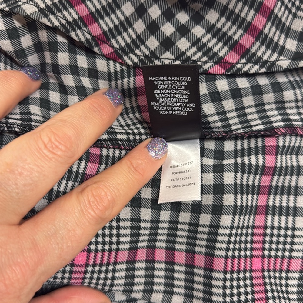 Torrid: Harper Georgette Pullover 3/4 Sleeve - Picture 13 of 14